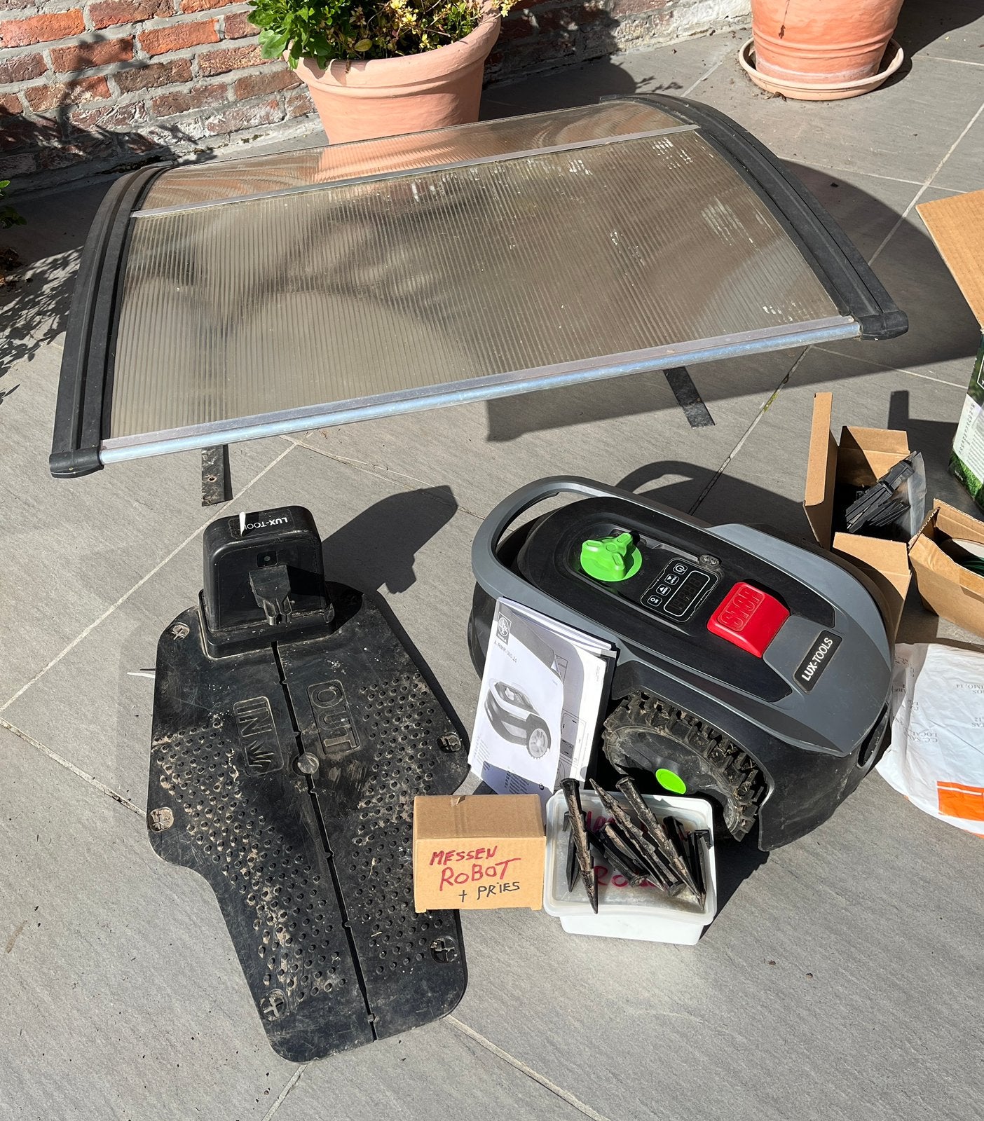 Robotmaaier lux tools, Enlèvement, Utilisé, Avec capteur de pluie