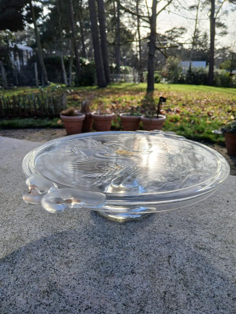 plat à fromage en cristal avec representation cignes, Antiquités & Art, Enlèvement ou Envoi