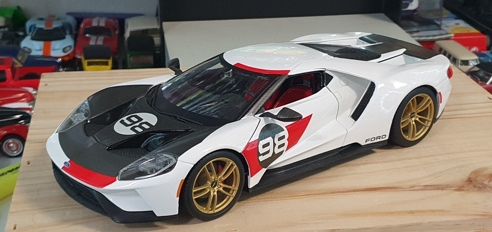 Ford GT 2017 Maisto 1/18, Enlèvement ou Envoi, Comme neuf, Voiture, Maisto