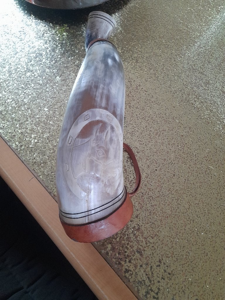 runderhoorn / kruitfles met paardendecoratie, Ophalen of Verzenden