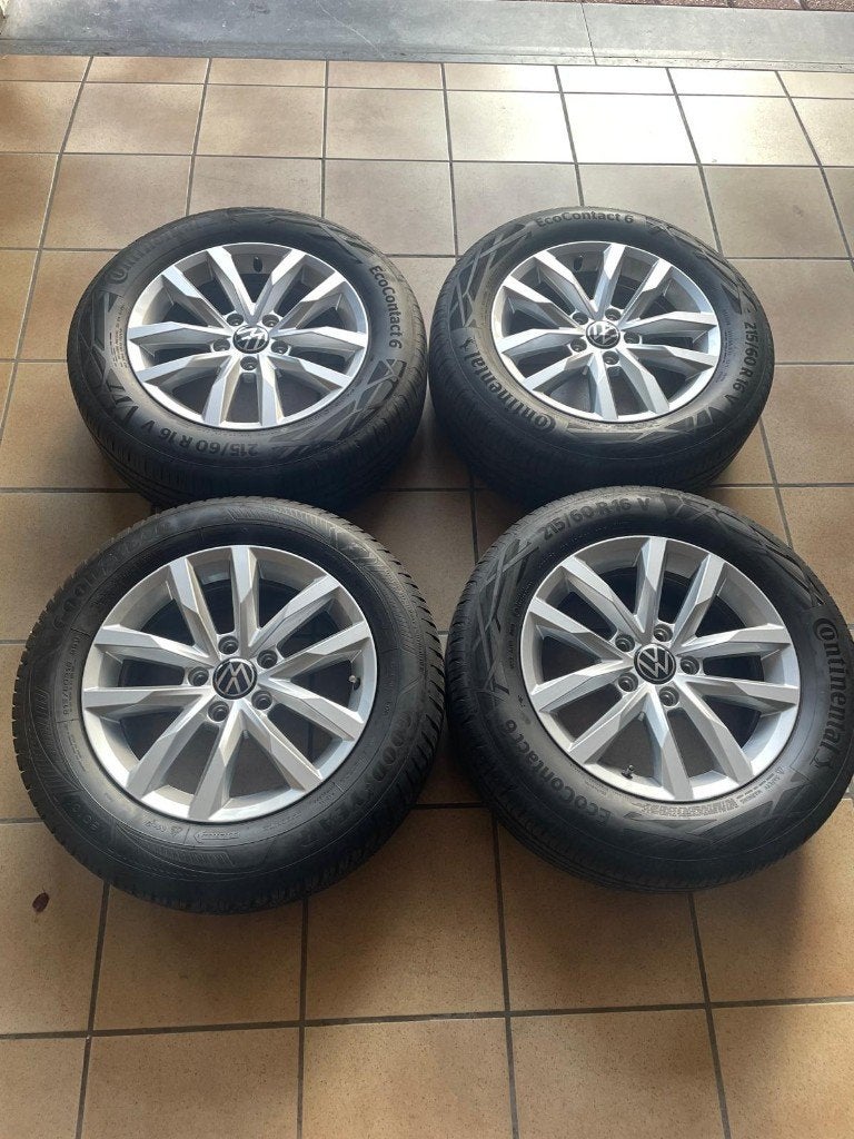 Nieuw zomerbanden met volkswagen 16" velgen, Auto-onderdelen, Banden en Velgen, Velg(en), Zomerbanden, 16 inch, 215 mm, Personenwagen