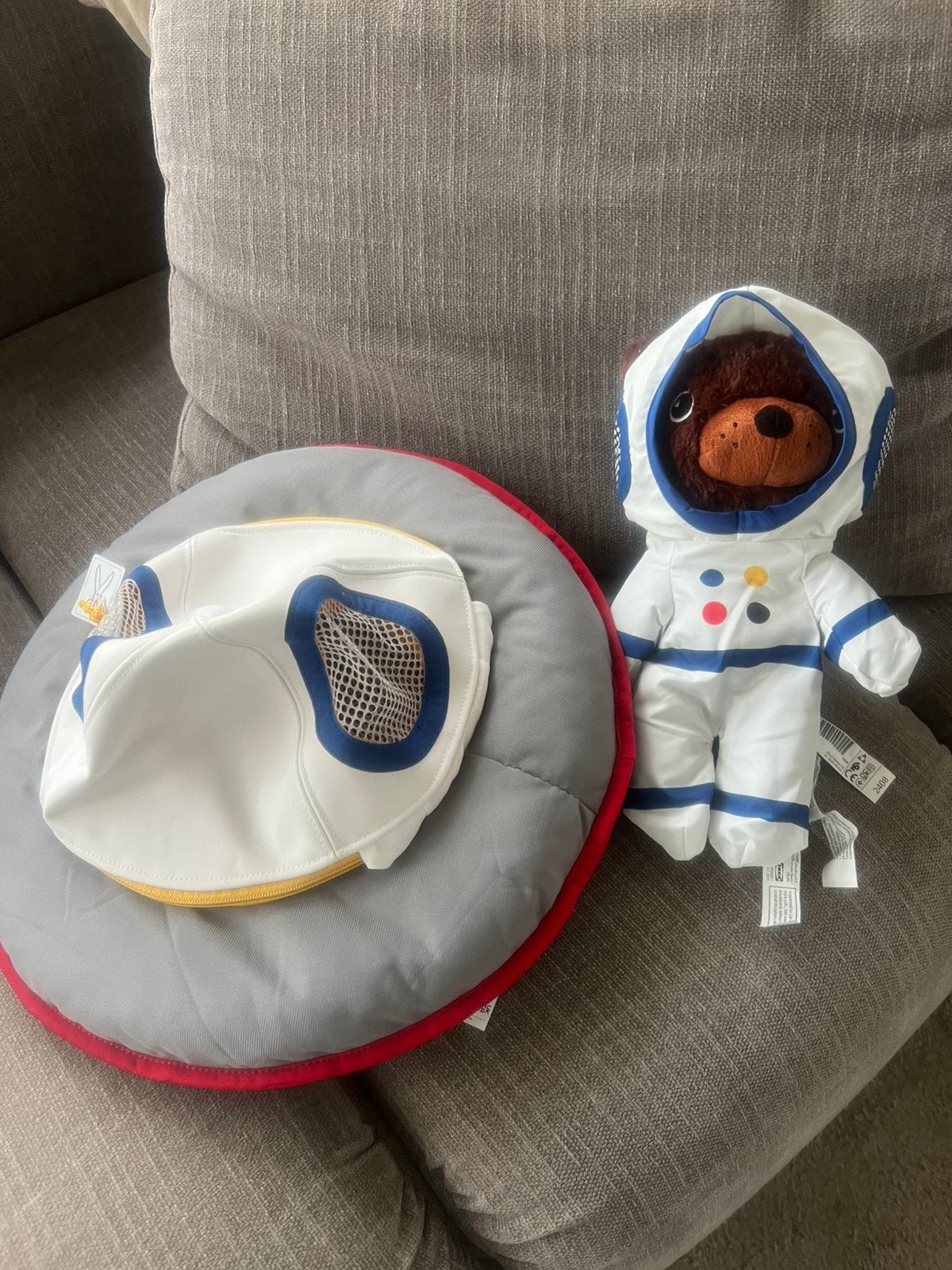 Nieuw ikea ruimtetuig en astronaut, Enlèvement ou Envoi