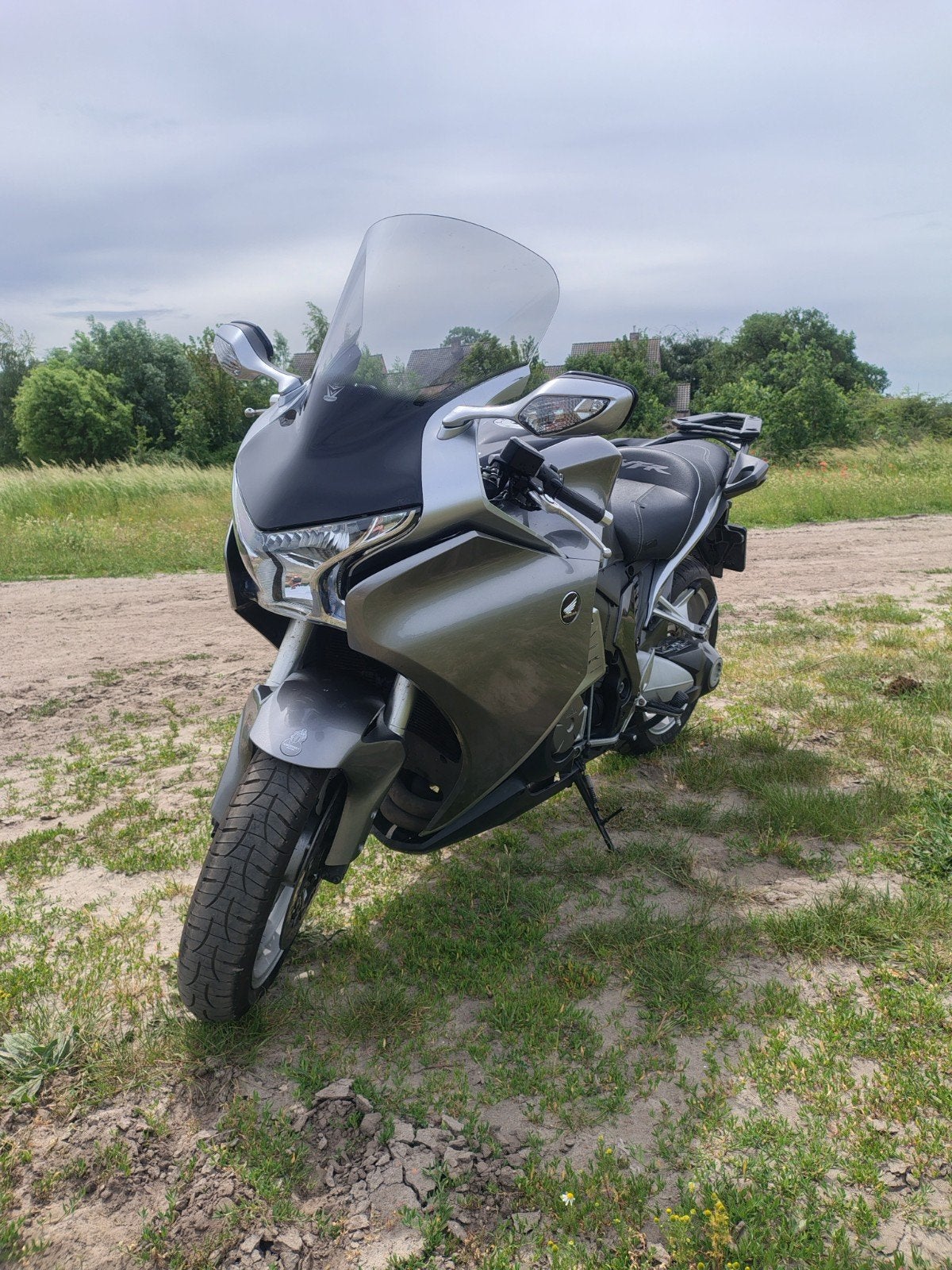 Honda VFR 1200F en très bon état. Il conduit à merveille !, Permis Moto A, Occasion, Plus de 35 kW, 1249 cm³