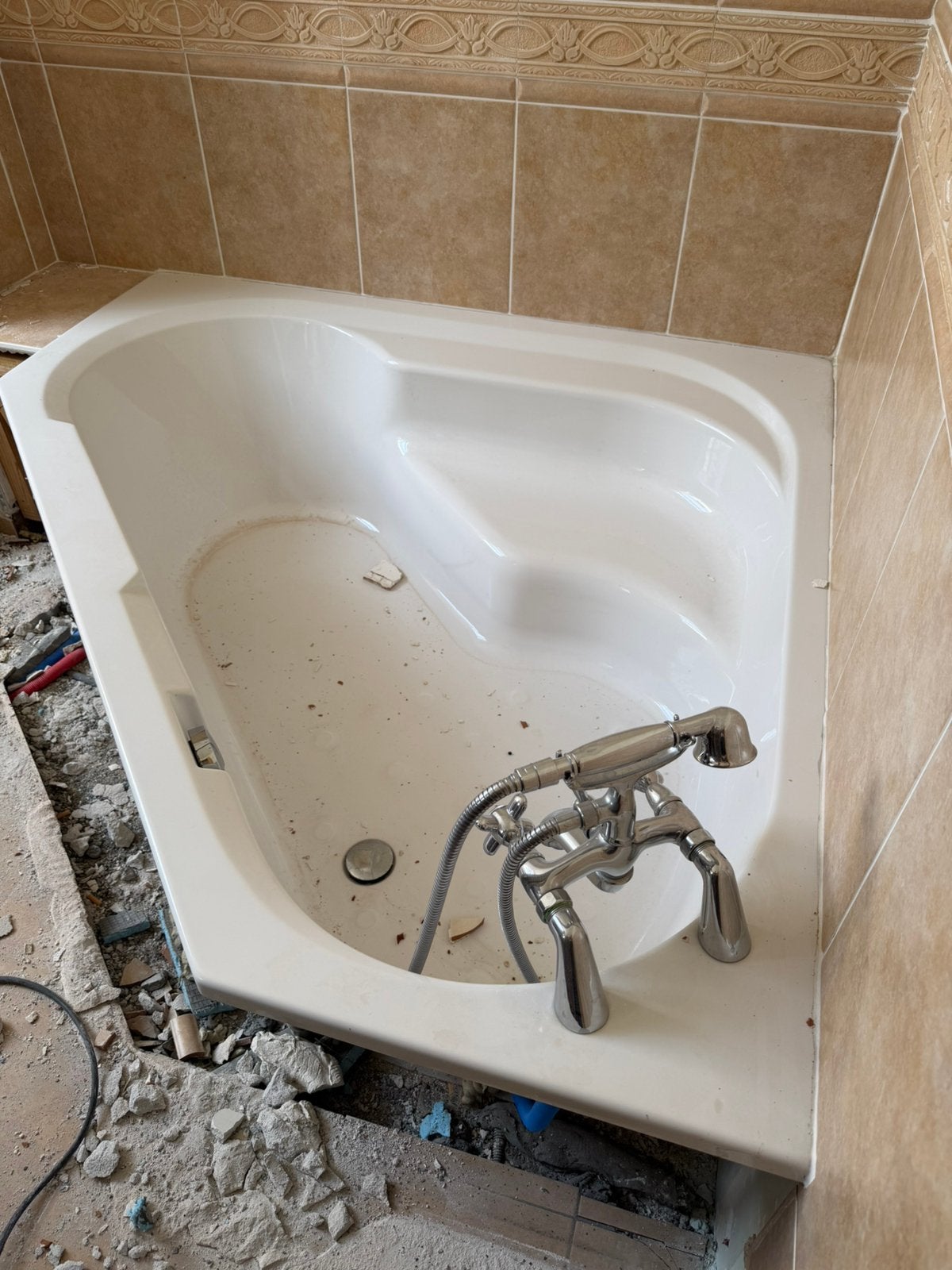 Baignoire d’angle avec robinetterie, Maison & Meubles, Salle de bain | Salle de bain complète, Comme neuf, Enlèvement