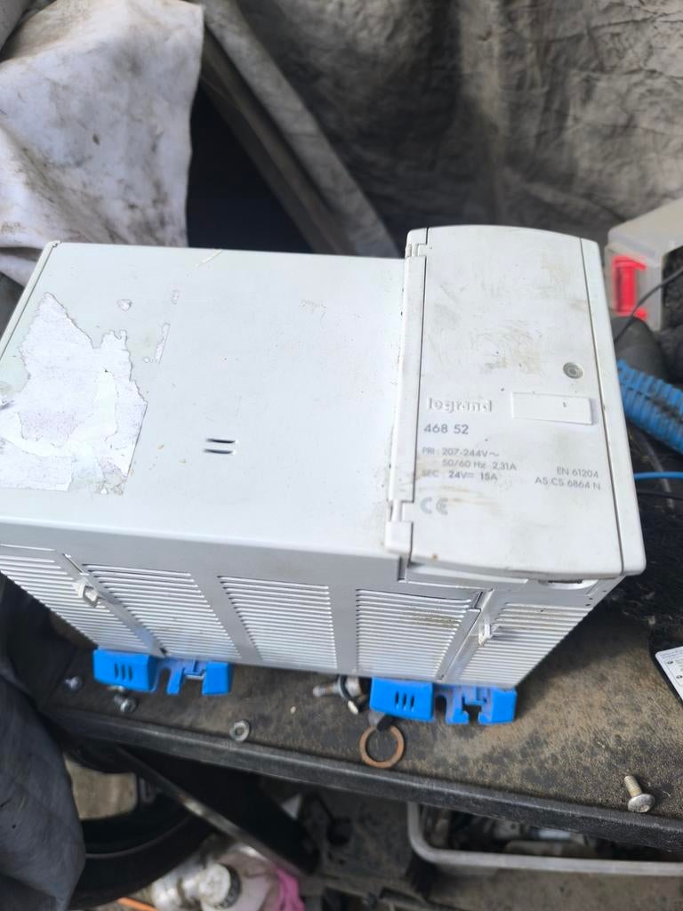 Chargeur LEGRAND 468 5.2 24V 15A, Enlèvement ou Envoi