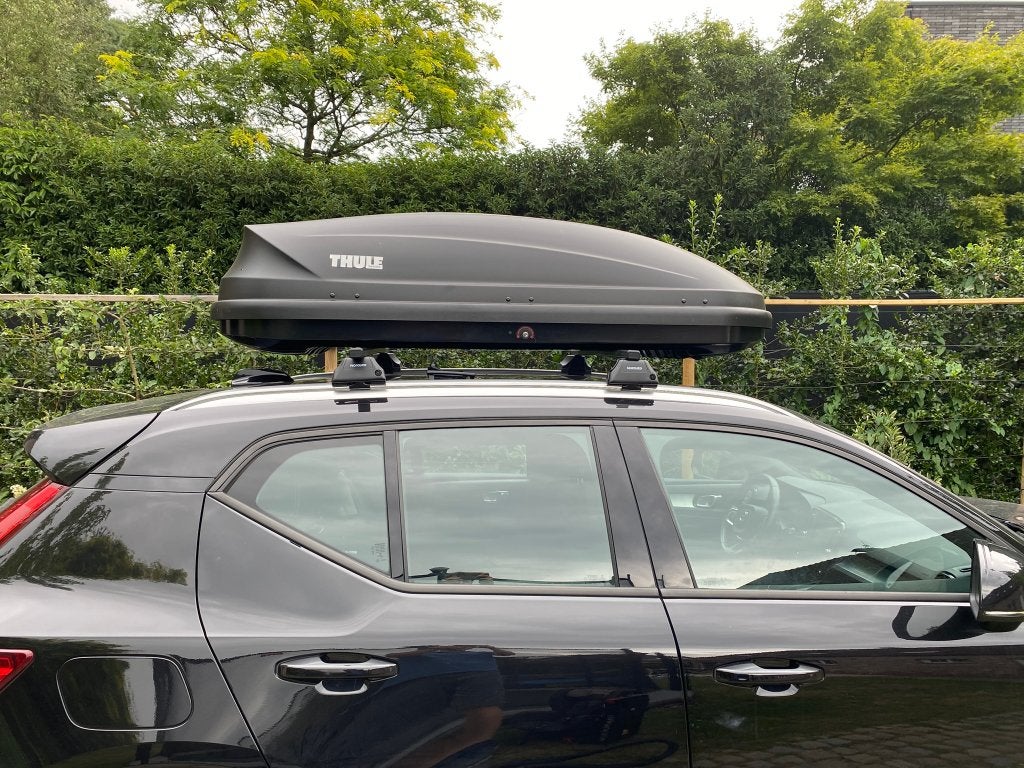 Thule Dakkoffer Pacific incl. dakarmen Volvo XC40, V60 & V90, Auto diversen, Ophalen, Zo goed als nieuw