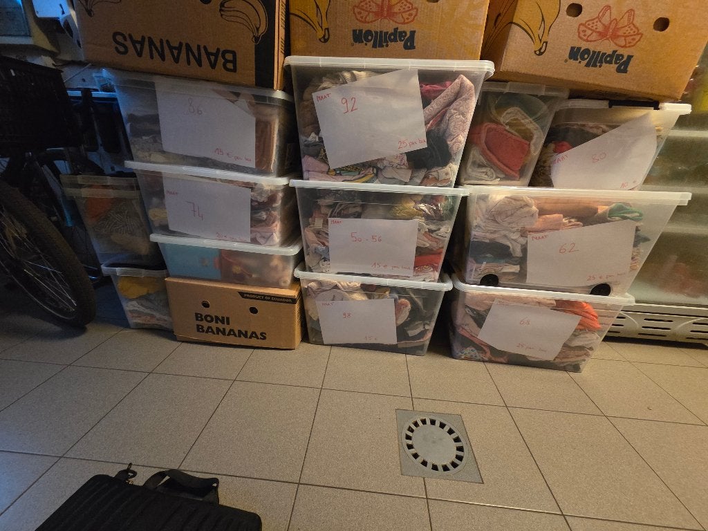 Meisjeskledij (prijs per doos), Ophalen, Gebruikt, Meisje