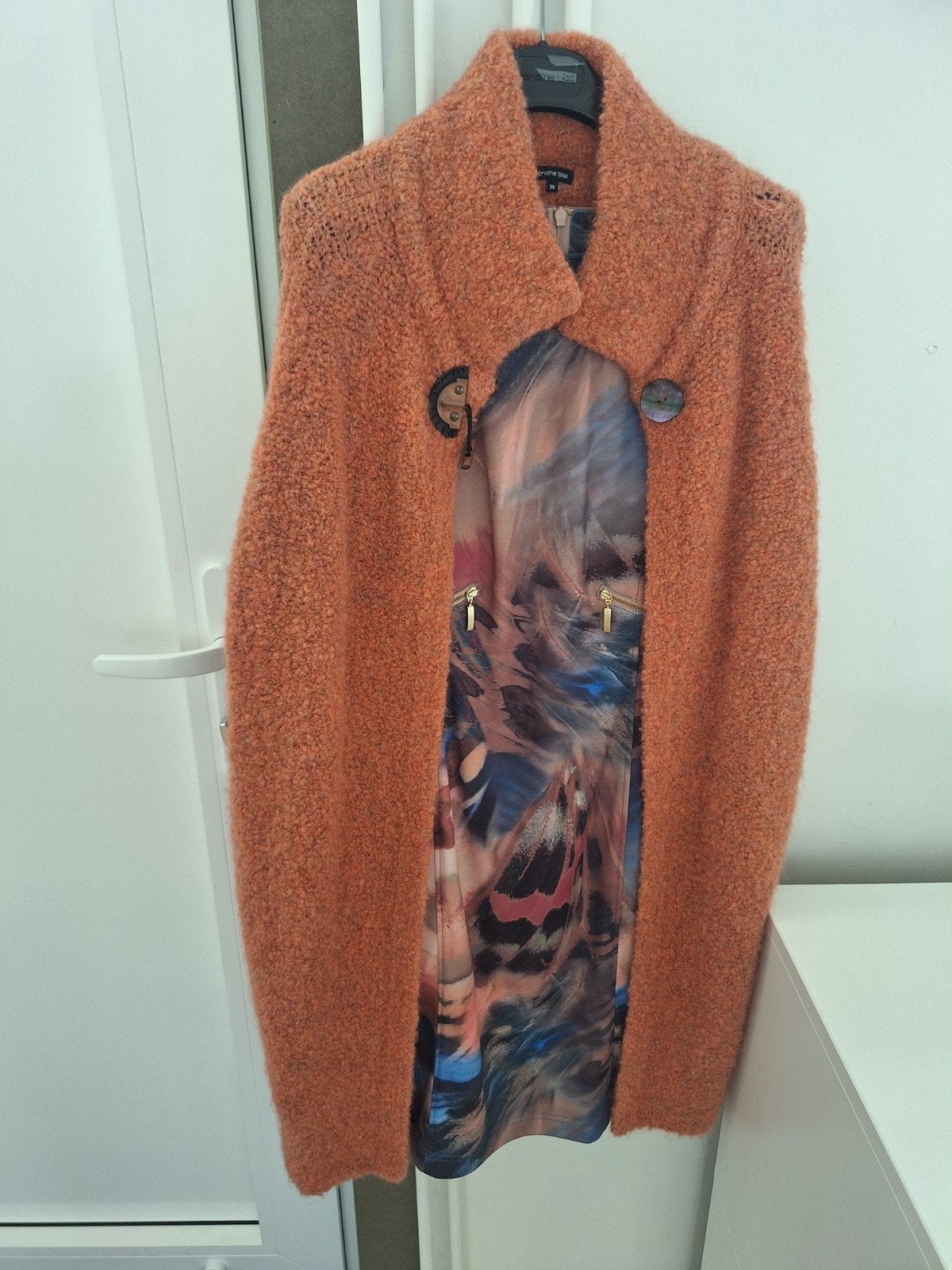 Caroline Biss Maat 36. kleed en cardigan, Kleding | Dames, Jasjes, Kostuums en Pakken, Ophalen of Verzenden, Maat 36 (S)