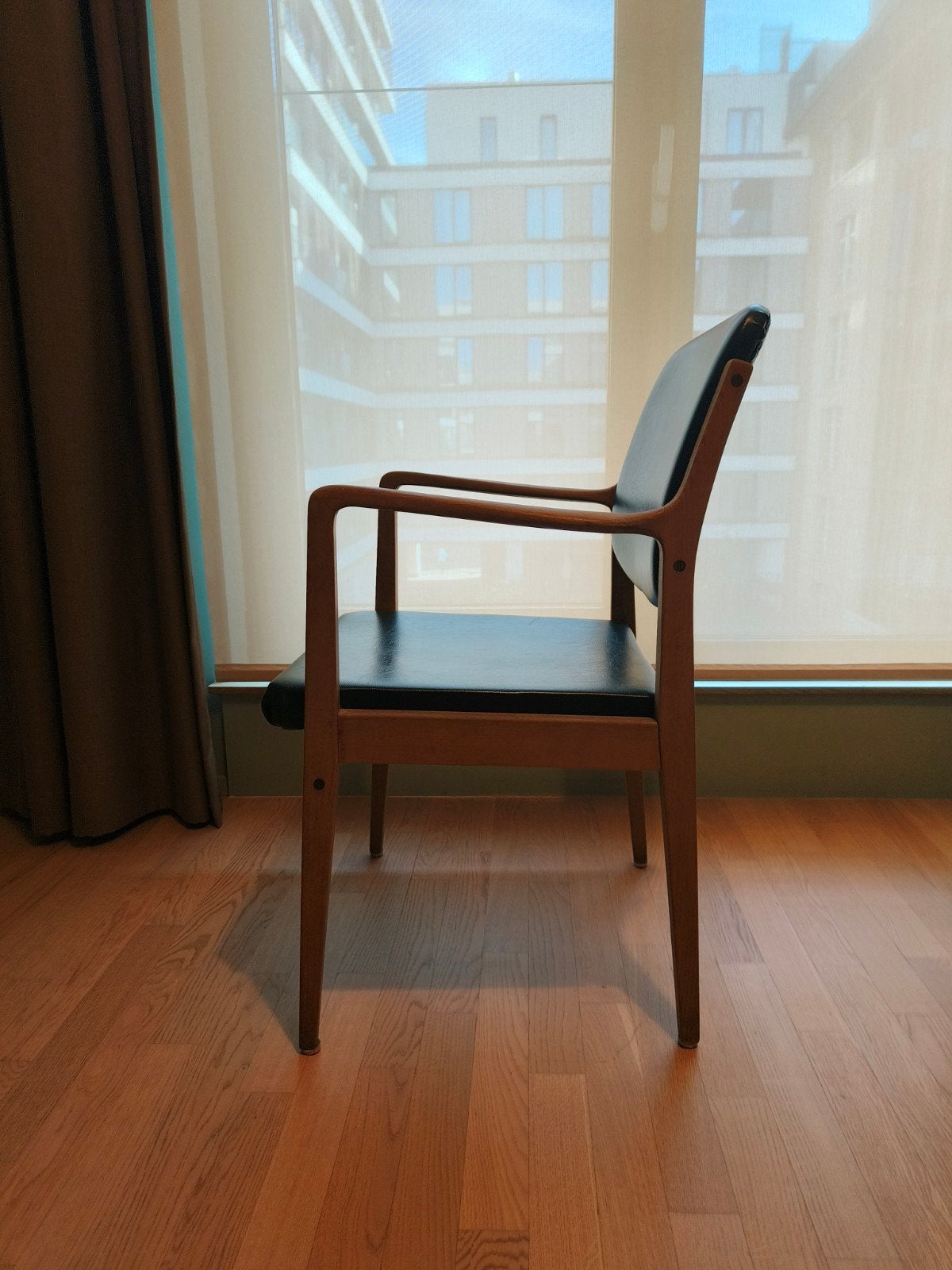 Stoel vintage met armleuningen, Ophalen