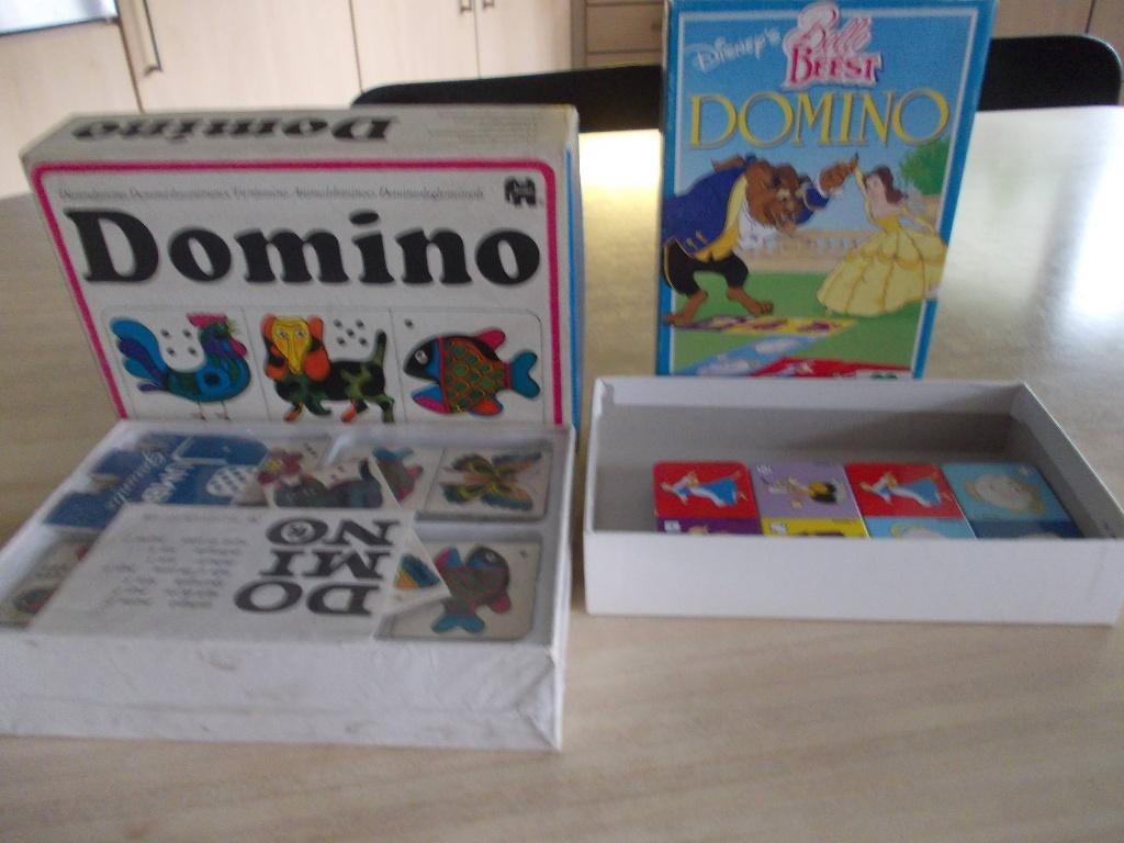 DOMINO.  4x.  NIEUW., Ophalen of Verzenden, Zo goed als nieuw, Puzzelen