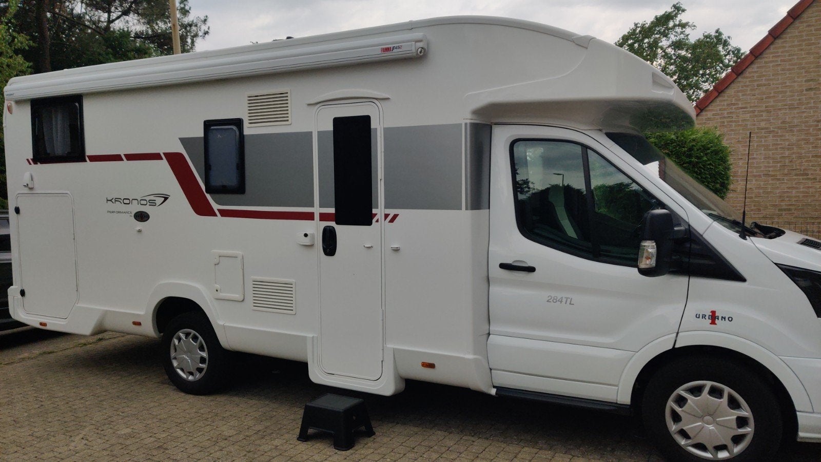 L'équipe de roller Kronos 284 TL semi-intégrée aux 19 000 km, Caravanes & Camping, Camping-cars, Toilette à cassette, Boîte manuelle