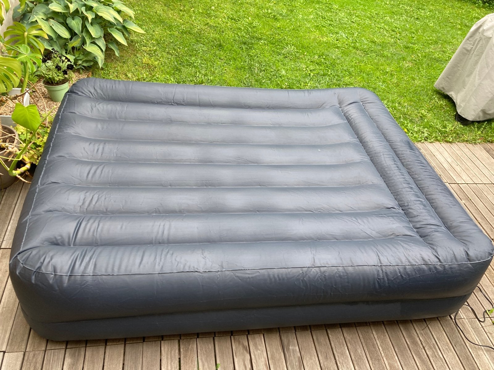 Matelas double gonflable Intex, Caravanes & Camping, Matelas pneumatiques, Enlèvement, Pompe intégrée, Comme neuf, 2 personnes