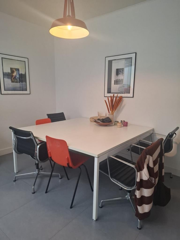 Grote vierkante tafel, Ophalen