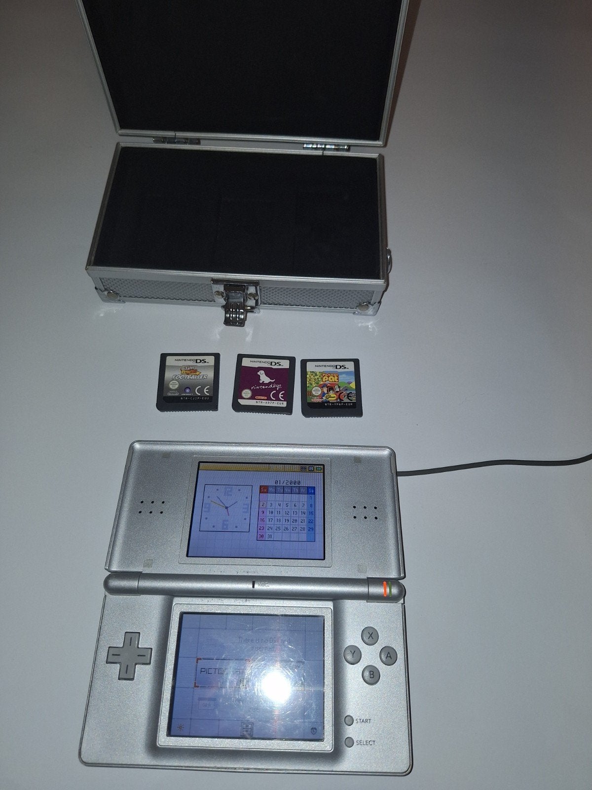 Grijze ds lite met originele  oplader &schermdefect, Consoles de jeu & Jeux vidéo, Consoles de jeu | Nintendo DS, DS Lite, Enlèvement ou Envoi