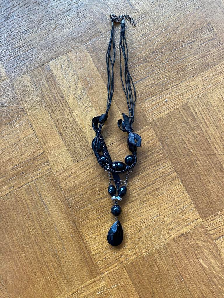 Collier noir, Handtassen en Accessoires, Kettingen, Met hanger, Kunststof, Zwart, Nieuw