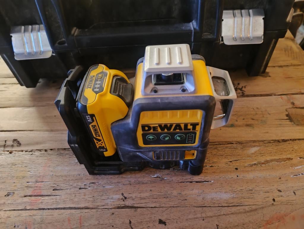 Dewalt 3d laser 3lijnen groen, Ophalen