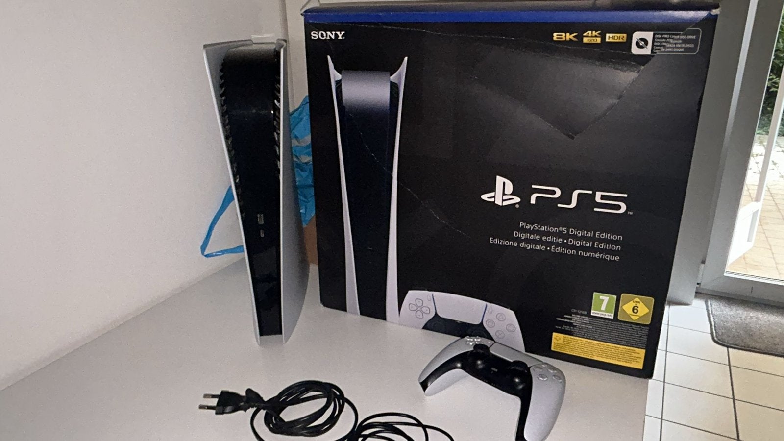 PS5 digital garantie 1 an - facture - boitier et manette +, Enlèvement ou Envoi, Comme neuf