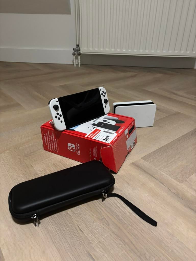 Nintendo 1 oled, Switch OLED, Met games, Met 2 controllers, Ophalen of Verzenden