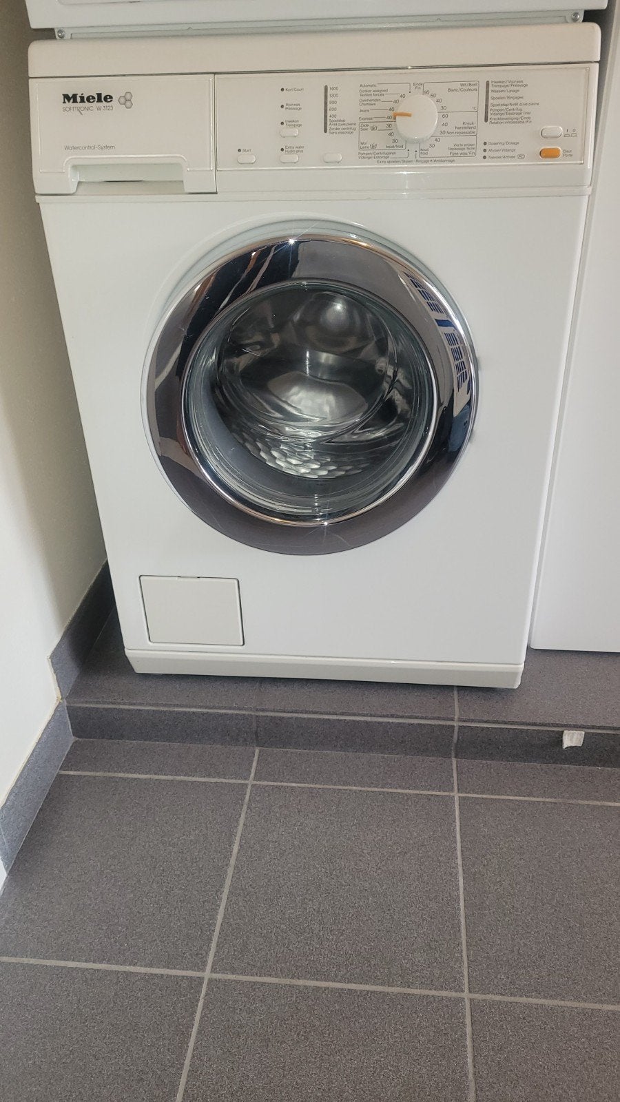 Miele Wasmachine Softtronic w3123, 1200 à 1600 tours, 6 à 8 kg, Chargeur frontal, Enlèvement