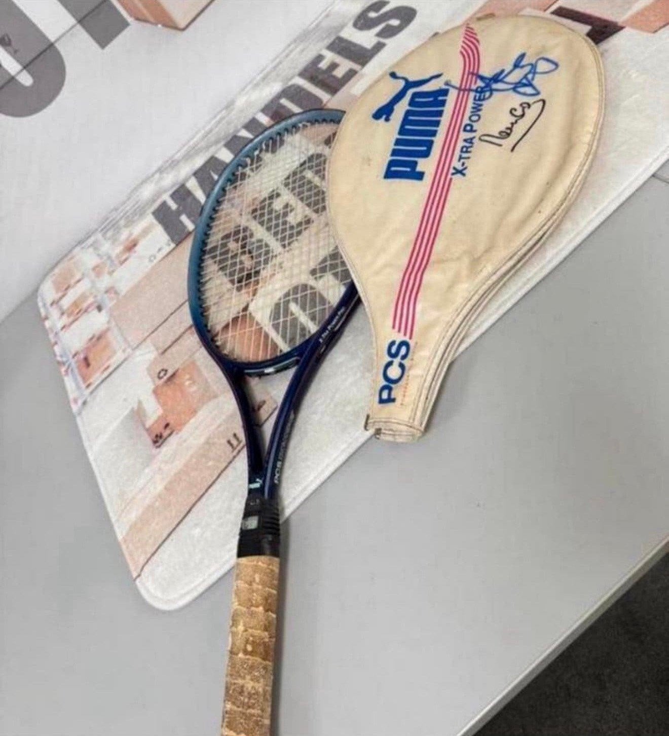 PUMA X-TRA POWER PRO PCS TENNIS RACKET Jeremy Bates Signed !, Sport en Fitness, Ophalen of Verzenden, Zo goed als nieuw, Racket