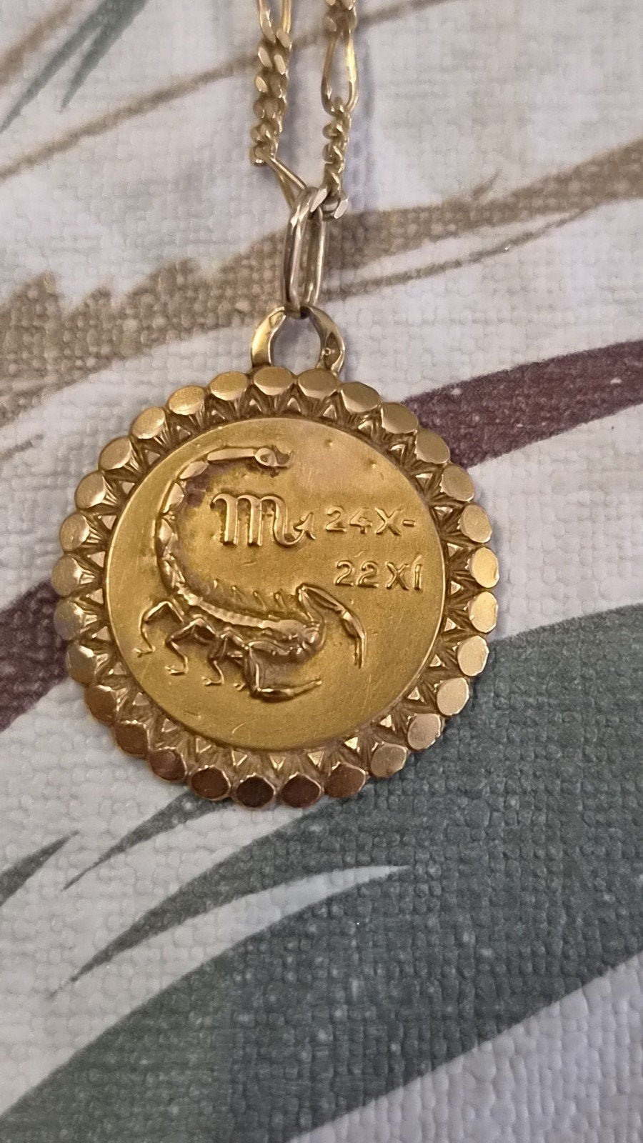 gouden hanger schorpioen perroud, Ophalen of Verzenden, Goud, Goud