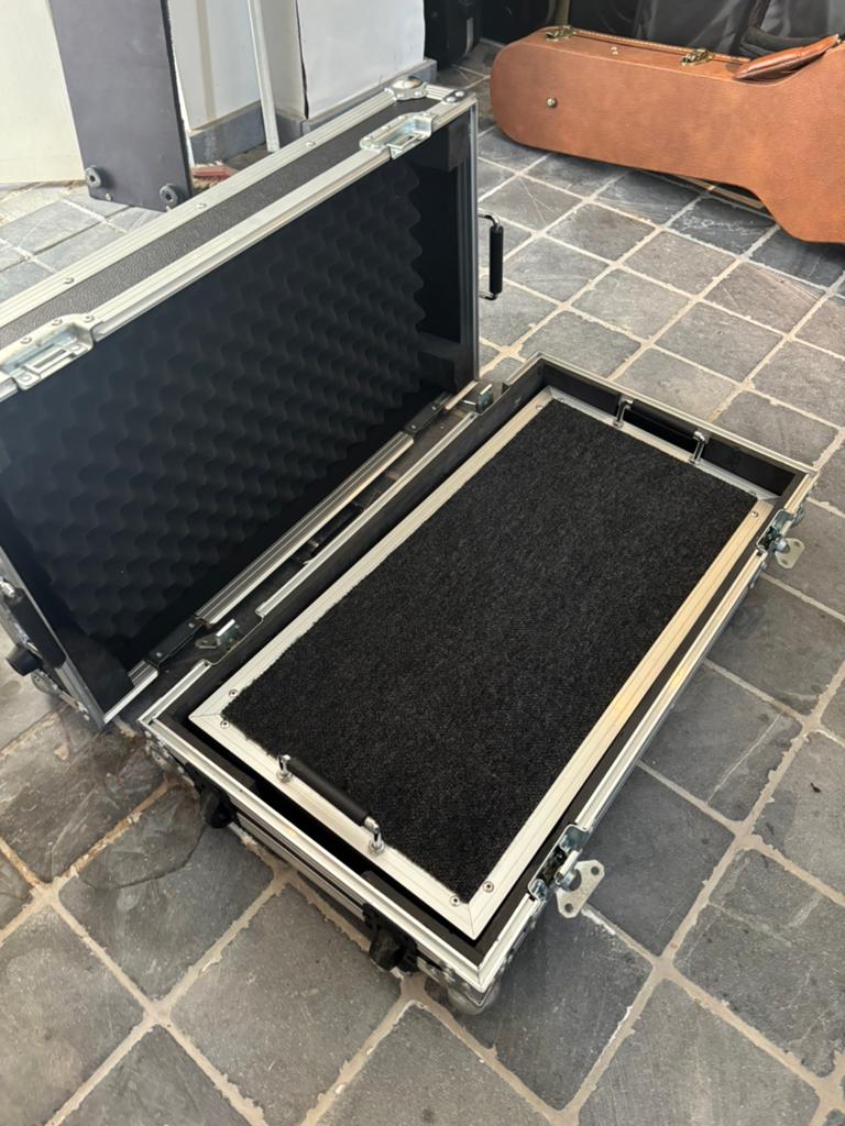 Pedalboard + flightcase, Muziek en Instrumenten, Effecten, Ophalen, Zo goed als nieuw
