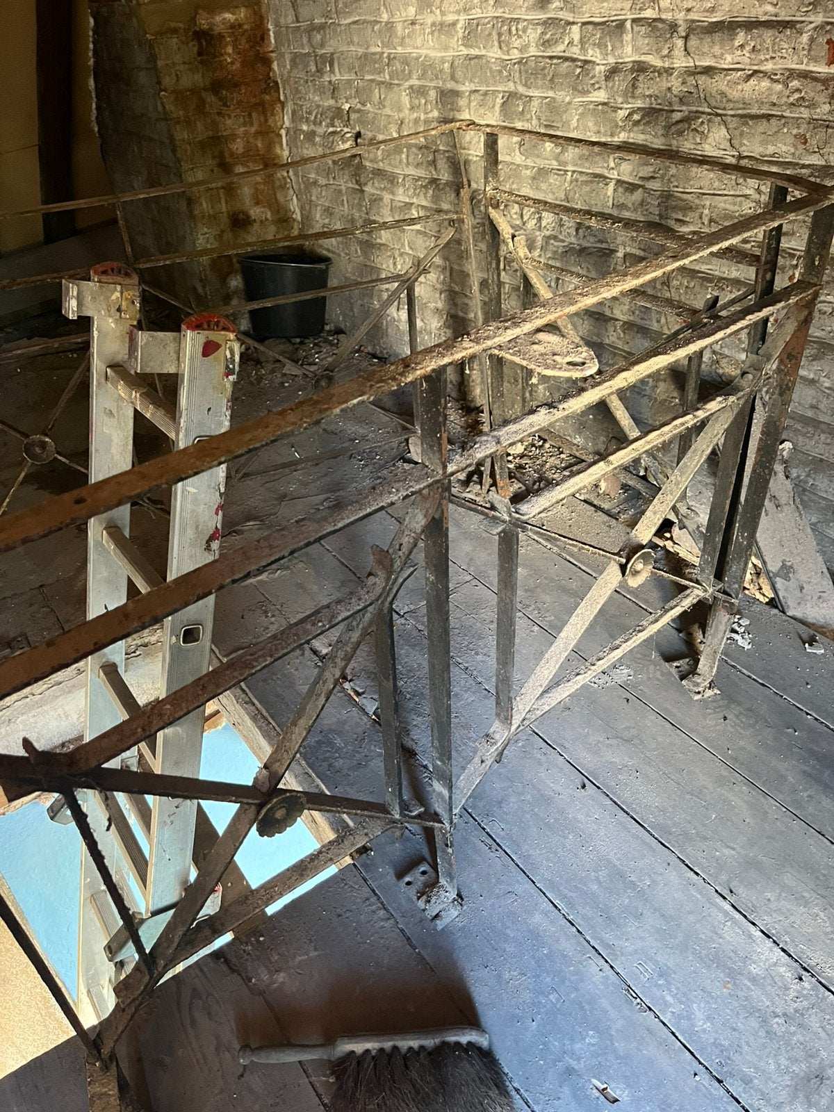 Ancien garde corps en fer forgé, Enlèvement