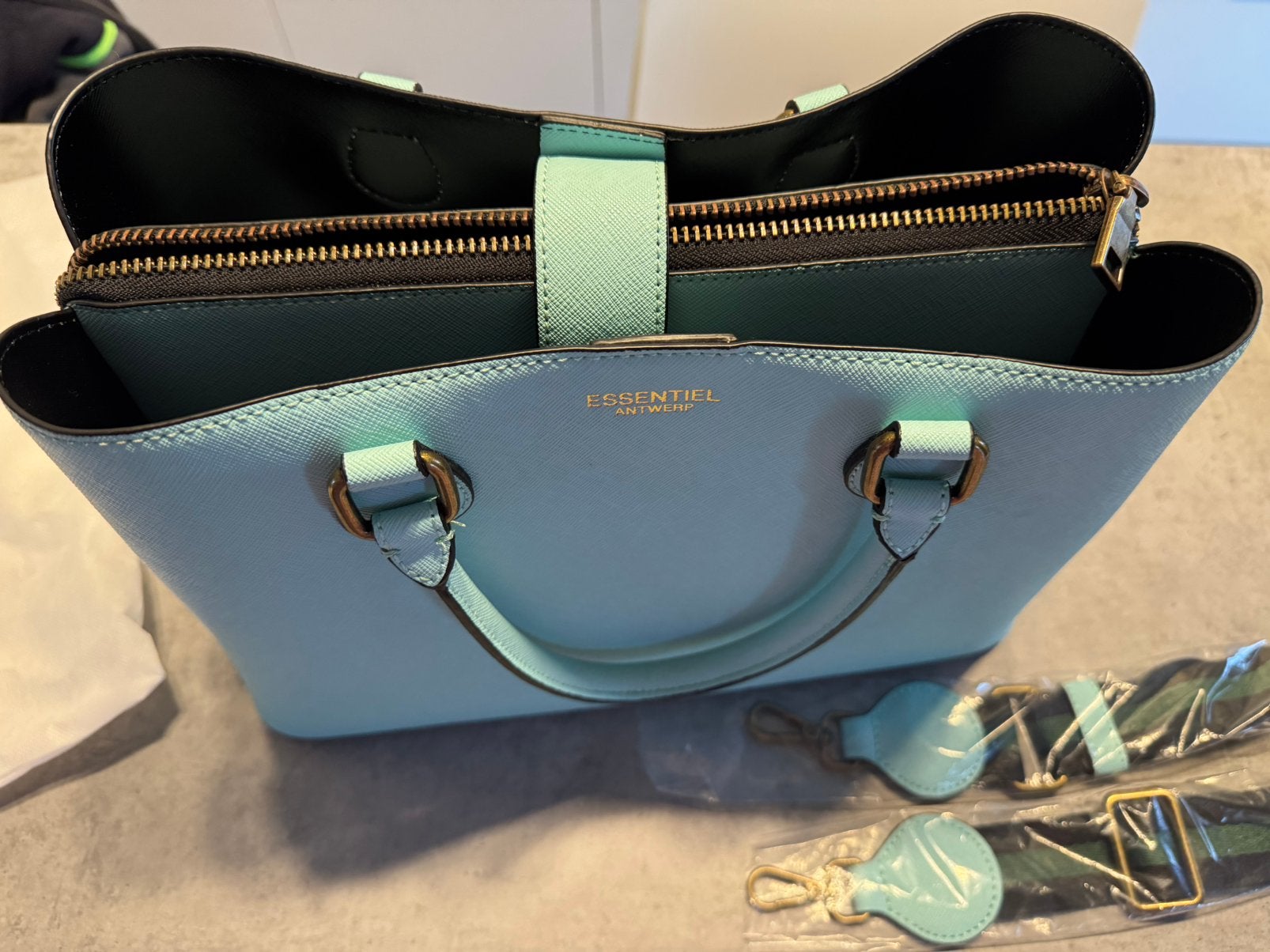 Handtas essentiel Antwerp, Handtassen en Accessoires, Ophalen, Zo goed als nieuw, Handtas