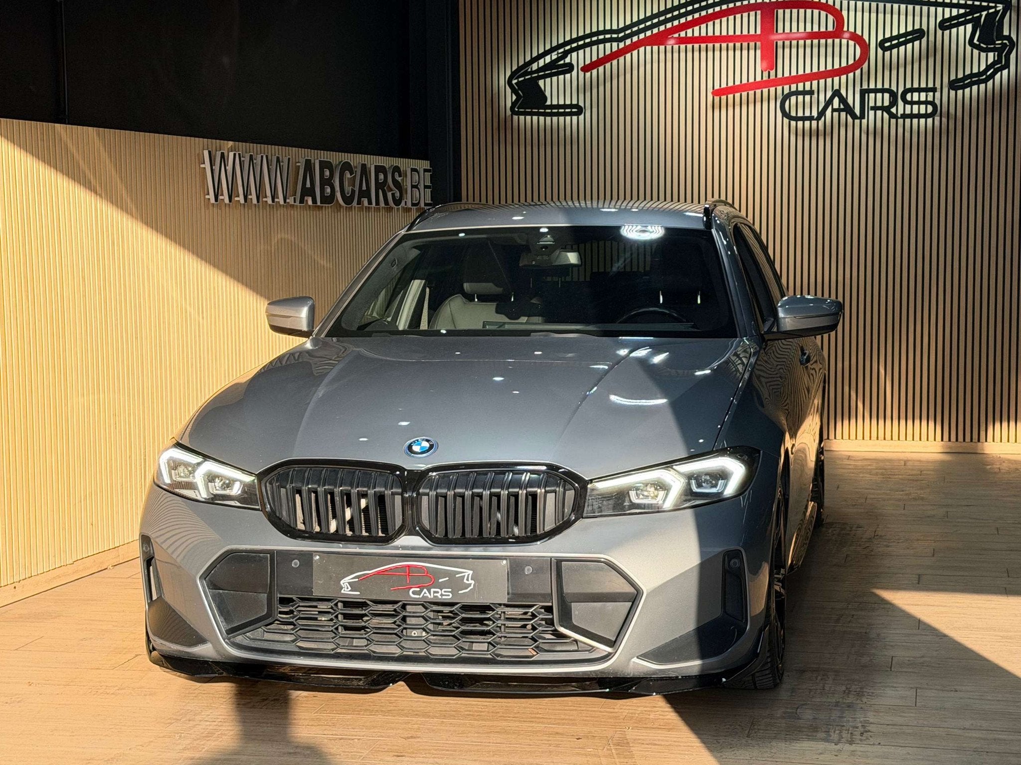 BMW 3 Serie 320 EAS PACK M PERFORMANCE *GARANTIE 12 MOIS *, Auto's, Automaat, 1998 cc, Gebruikt, 4 cilinders