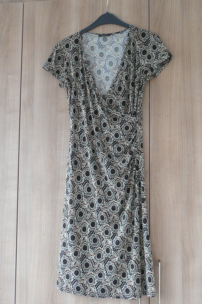 Kleedje met grijs bruine bloemen Lola & Liza (K449) GERESERV, Kleding | Dames, Jurken, Maat 38/40 (M), Lola & Liza, Ophalen of Verzenden
