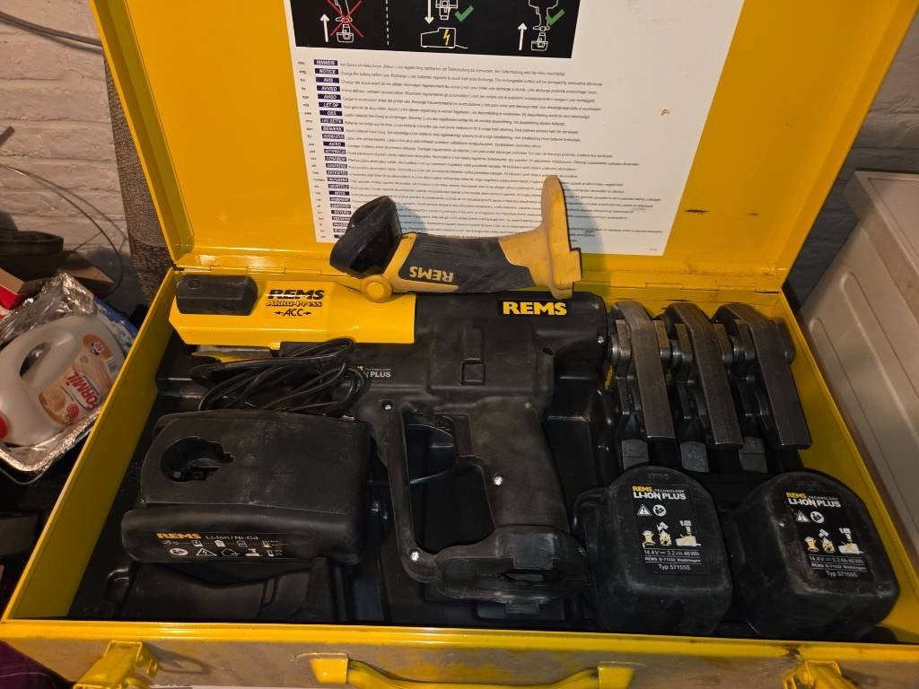 Pack pro REMS Akku-Press ACC batterie + Lampe + 2 batteries, Enlèvement, Comme neuf