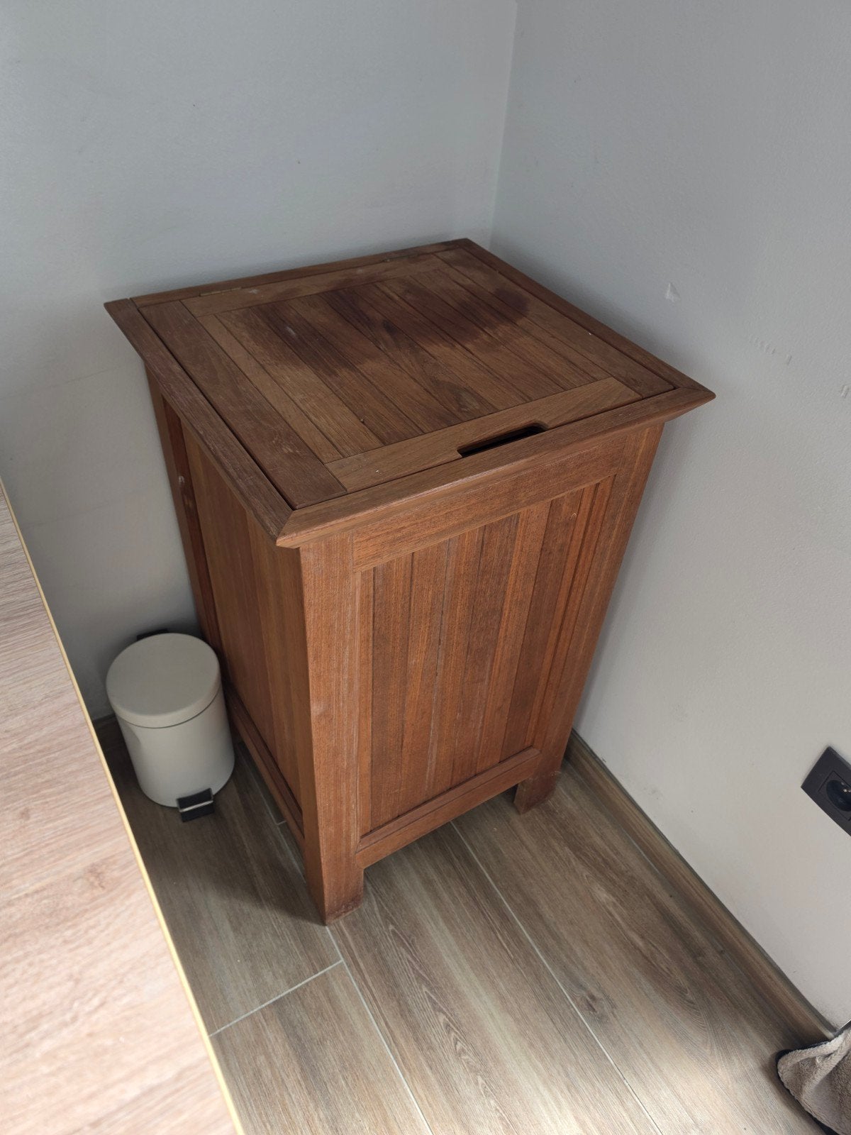 Wasmand/bijzet kast, Ophalen