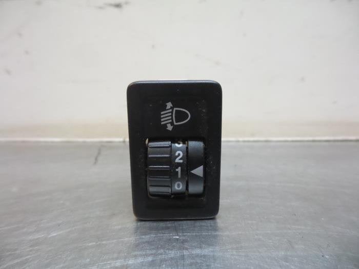 Commutateur phare hauteur réglable d'un Suzuki Swift (Swift, -, 3 mois de garantie, Utilisé, -