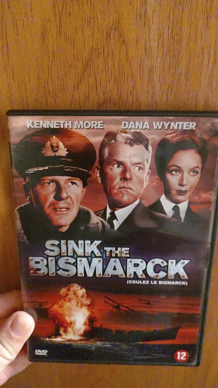 Sink the Bismarck met Kenneth More en Dana Wynter, Engels, Ophalen of Verzenden, Zo goed als nieuw, 1940 tot 1960