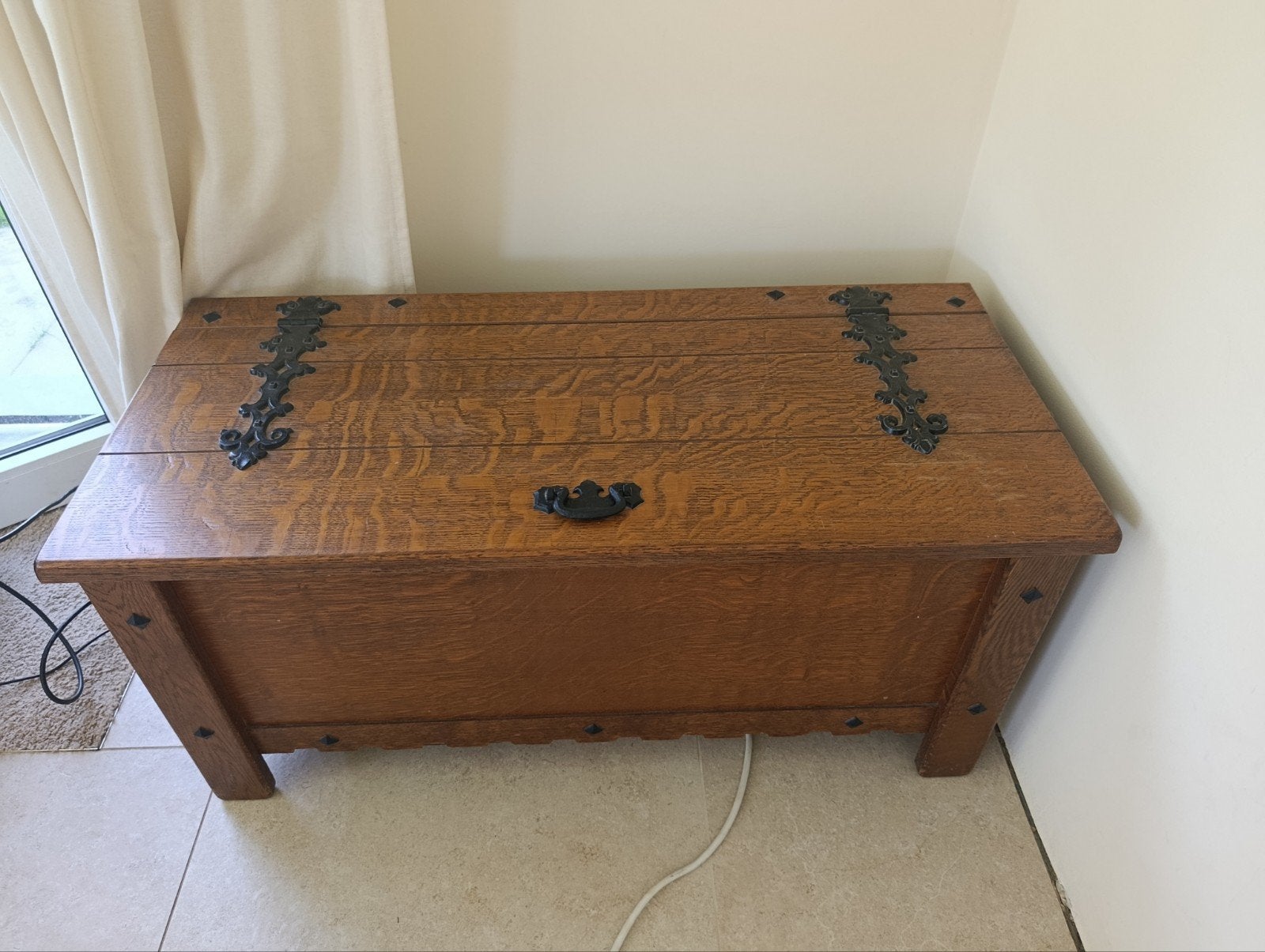 Antieke houten kist, Ophalen
