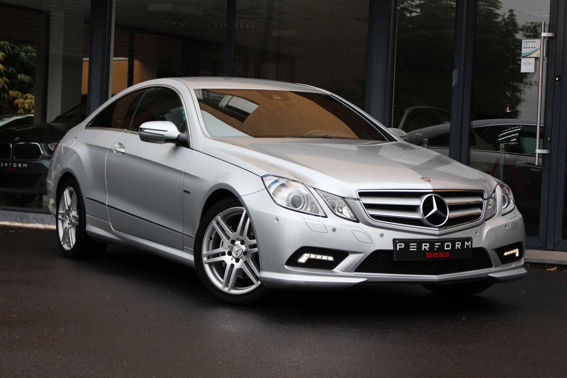 Mercedes-Benz E 250 1.8i COUPÉ*AMG LINE*AUTOMAAT*205PK*, Auto's, Mercedes-Benz, Automaat, Gebruikt, Zwart, 4 cilinders