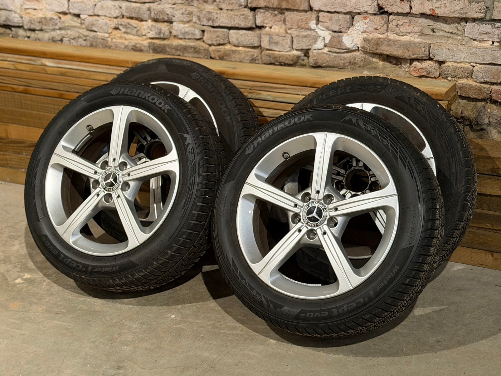 Kit hiver d’origine Mercedes 17 pouces Classe A B et CLA, Pneus et Jantes, Pneus hiver, 205 mm, 17 pouces