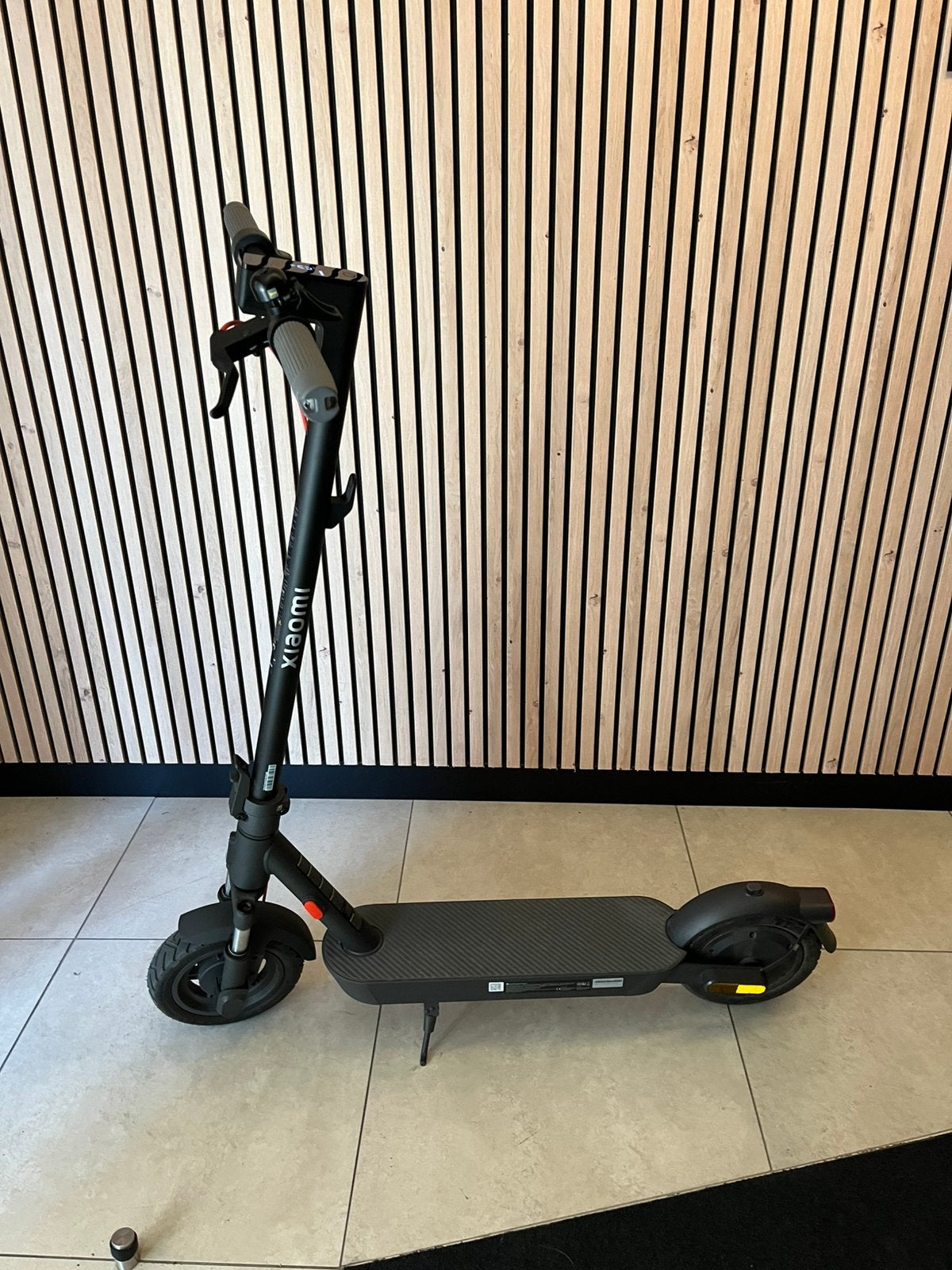 Xiaomi Electric Scoote 5 + Cadenas État proche du neuf, Enlèvement, Comme neuf