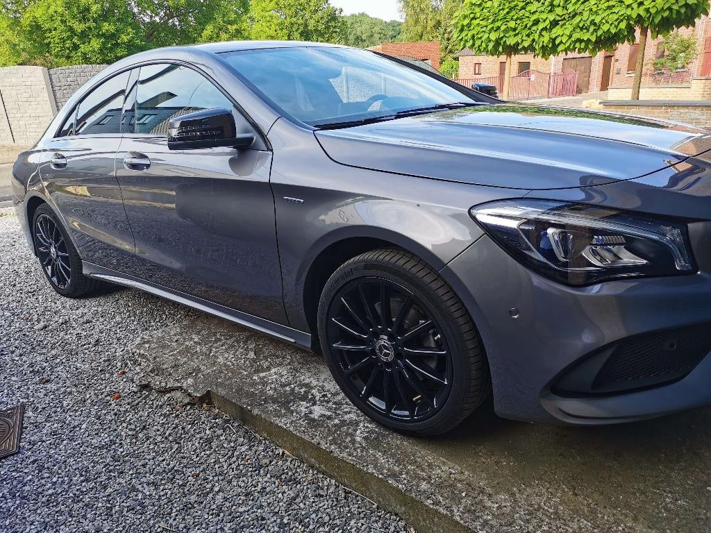 Mercedes-Benz CLA 180 AMG Line série édition "nightfall", Autos, 90 kW, Achat, Entretenue par le concessionnaire, Noir