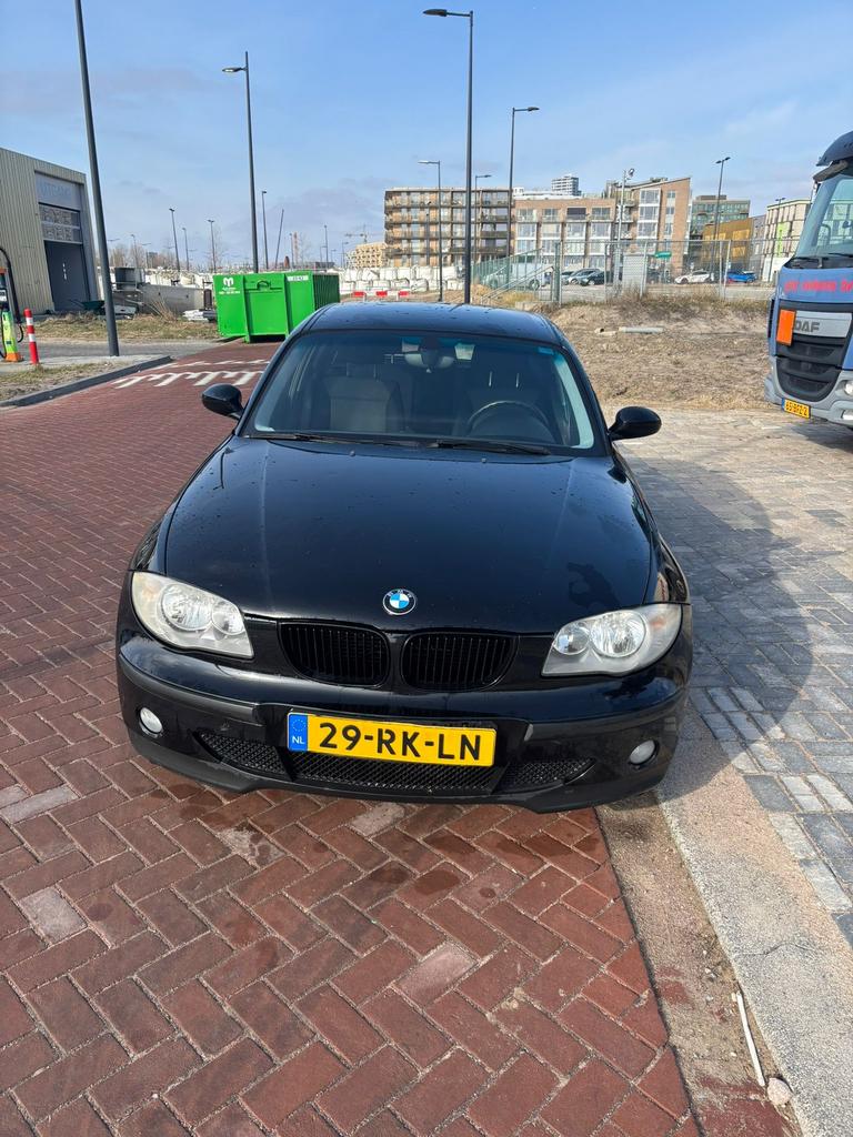 BMW serie 1 benzine 1.6, Auto's, BMW, Particulier, Benzine, Handgeschakeld, Zwart, Zwart, Ophalen