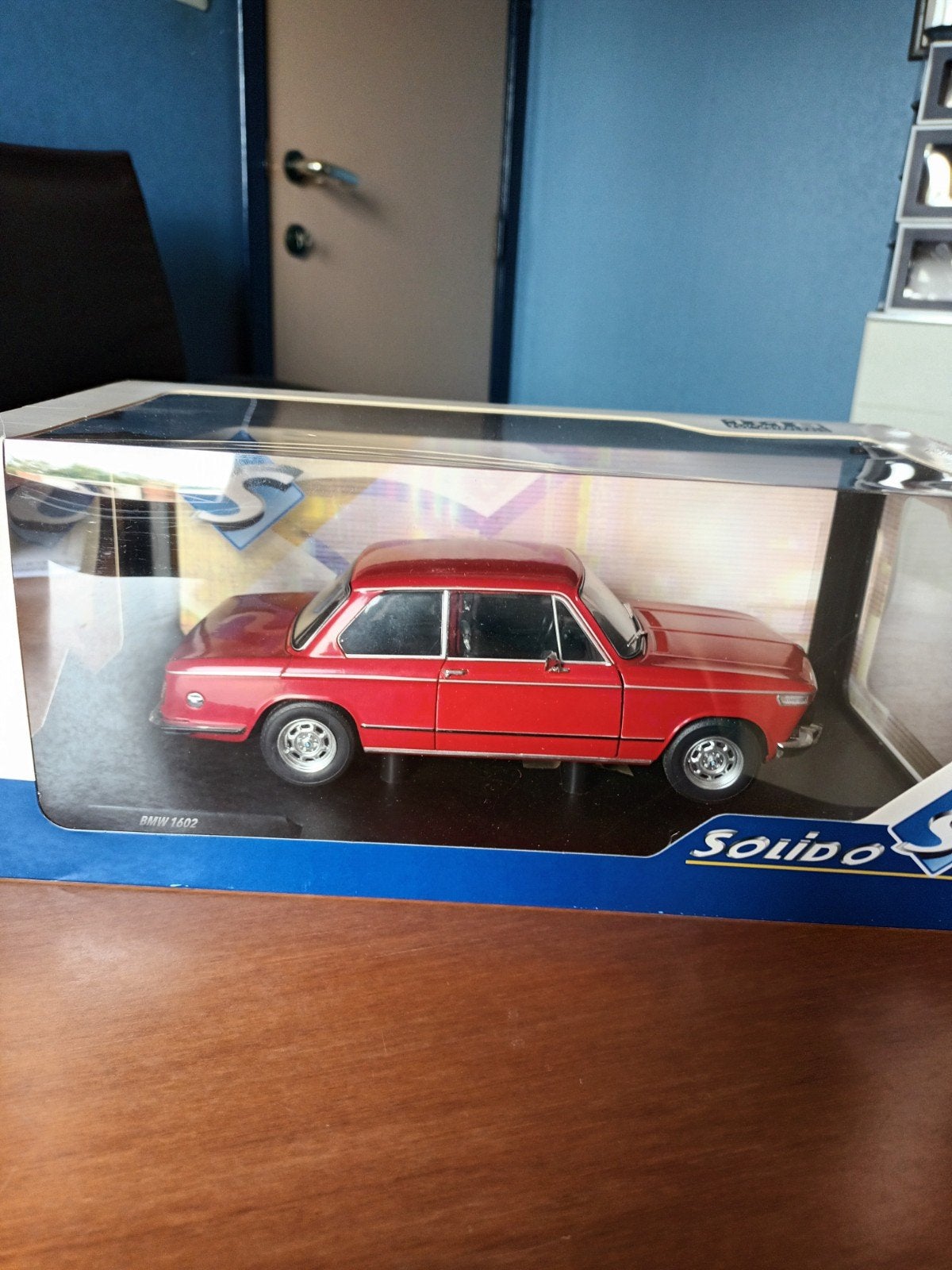 bmw 1602,schaal 1/18., Hobby en Vrije tijd, Ophalen of Verzenden