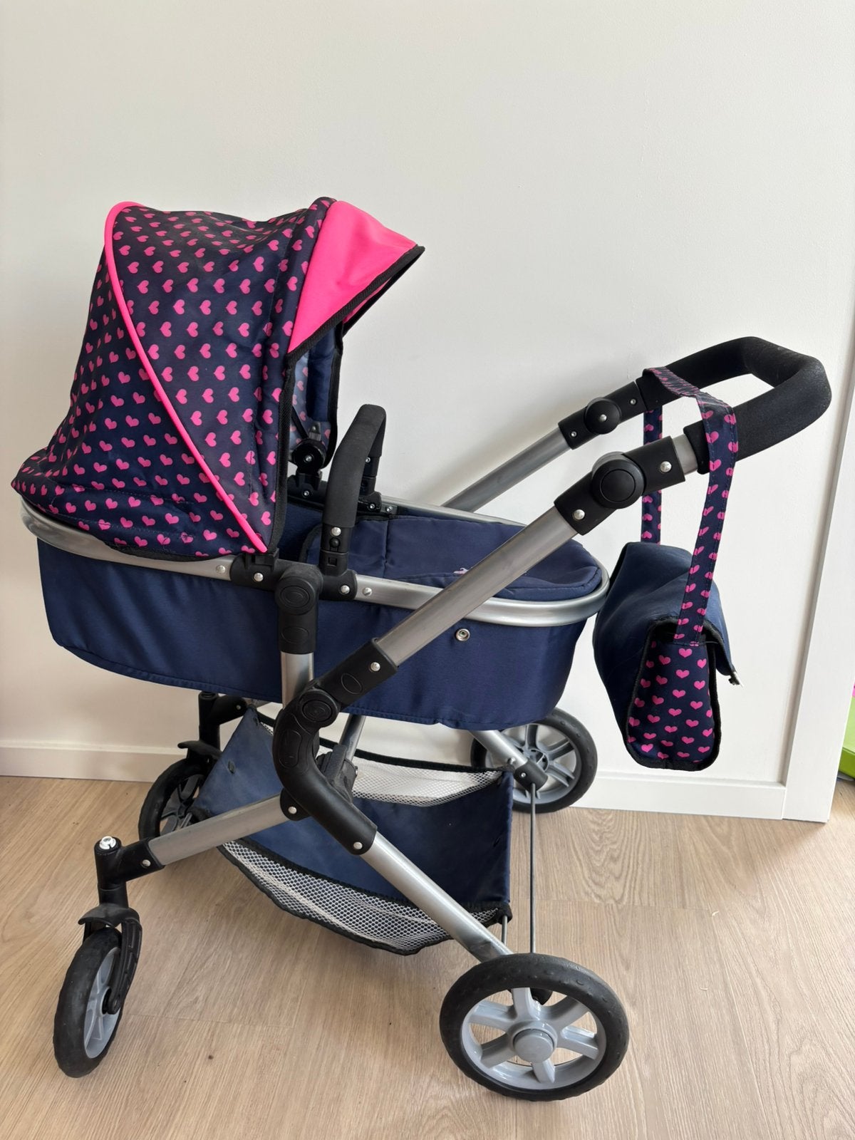 Landau pour poupée avec sac de soin, Enfants & Bébés, Enlèvement, Comme neuf