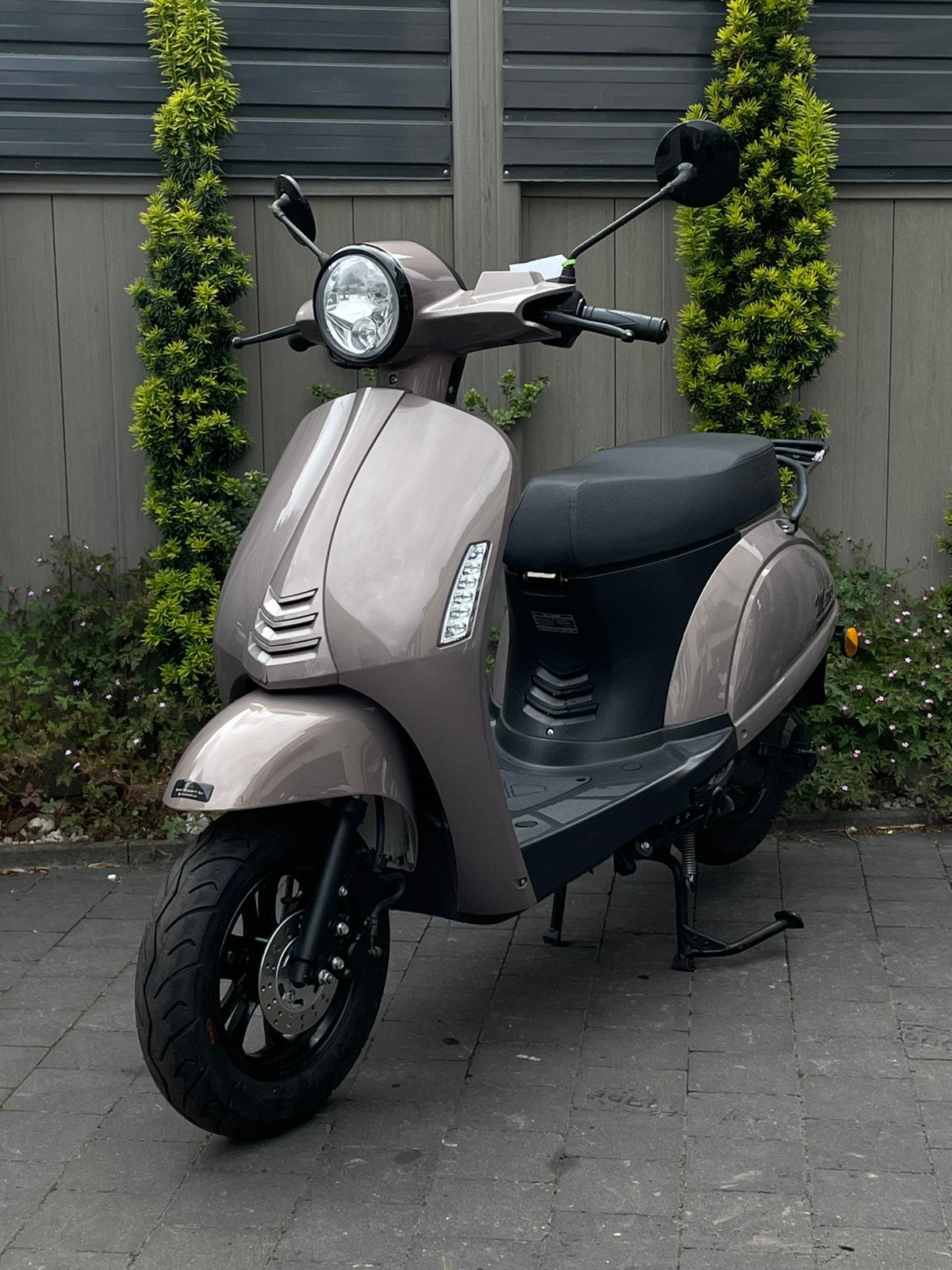 Scooter | B Klasse | Bj2025 | 2.040km! | Mushroom grey