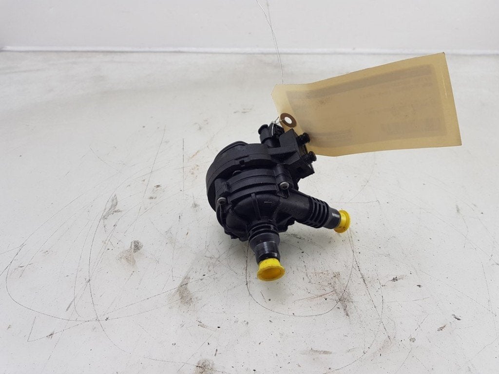 EXTRA EAU POMPE BMW 5 serie Touring (G31) (|6834923|), Utilisé, BMW, Petuelring 130
80809  München, DE, Bayerische Motoren Werke AG