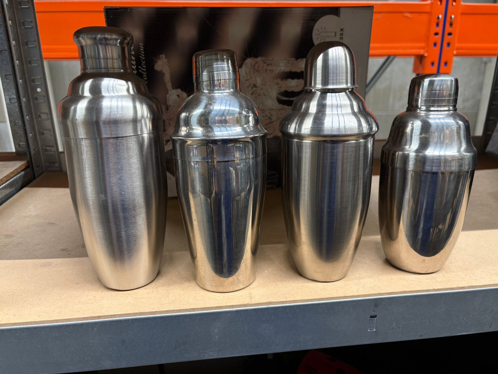 Cocktail shakers, Ophalen