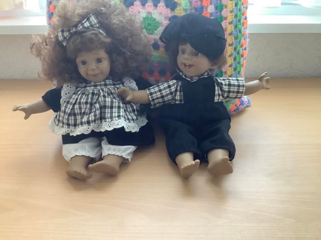 Twee popjes, Verzamelen, Poppen, Ophalen, Zo goed als nieuw