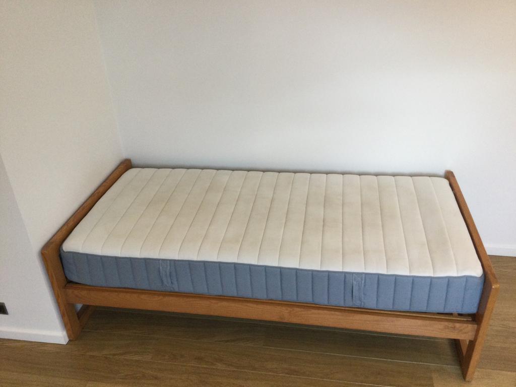 IKEA VALEVAG 1 persoonsmatras 90 x 200, Ophalen of Verzenden, Zo goed als nieuw, Matras