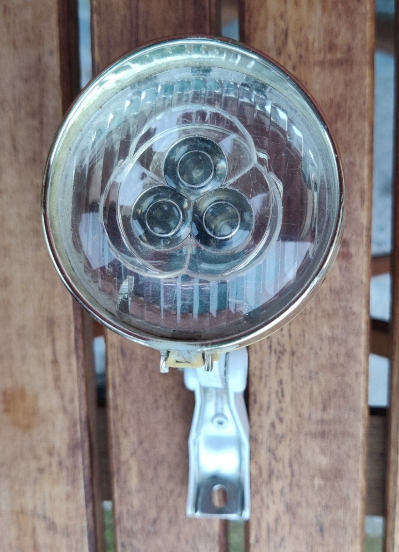 Phare de vélo rétro avec 3 LED, Vélos & Vélomoteurs, Accessoires vélo | Éclairage de vélo, Phare avant, Utilisé, Batterie, Résistant à l'eau