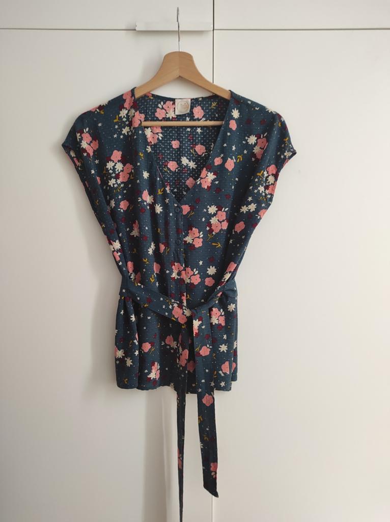 Mooie blouse met bloemen, Kleding | Dames, Topjes, Blauw, Ophalen