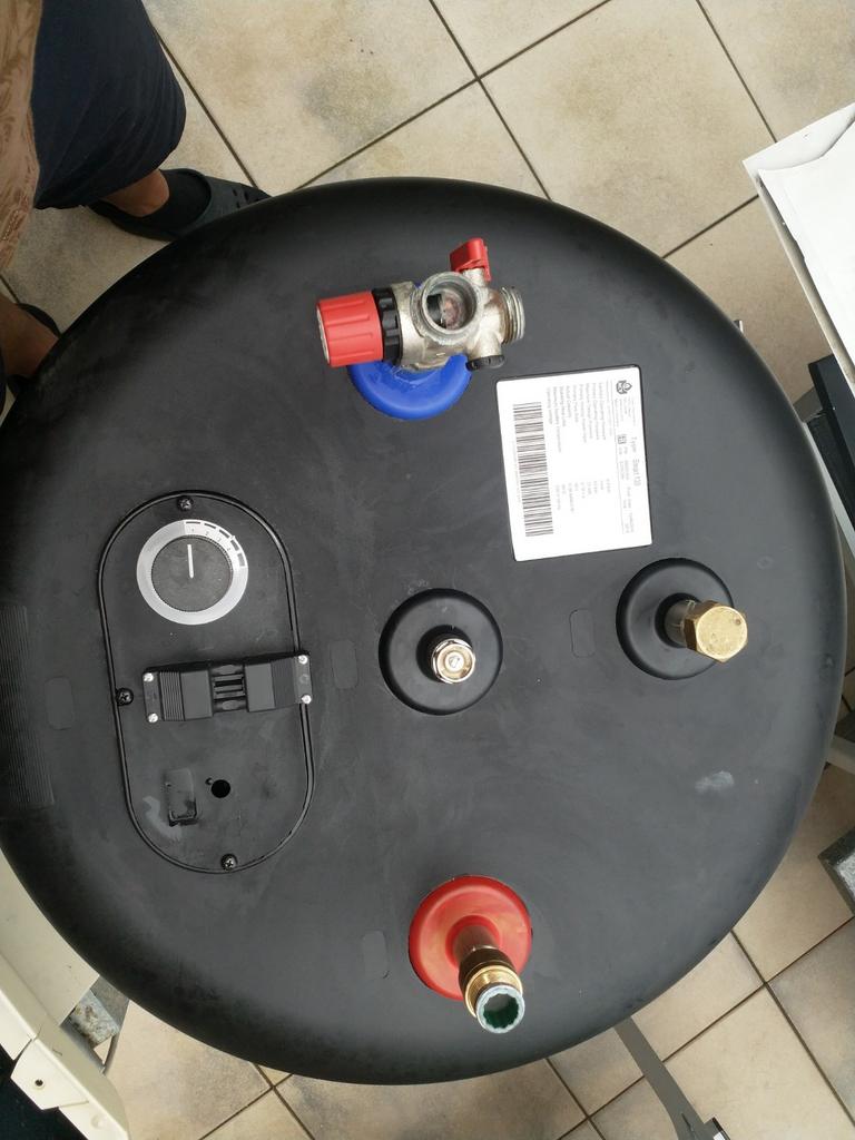 Boiler 3 jaar oud gaat weg omdat we zijn overgeschakeld naar, Ophalen, Boiler